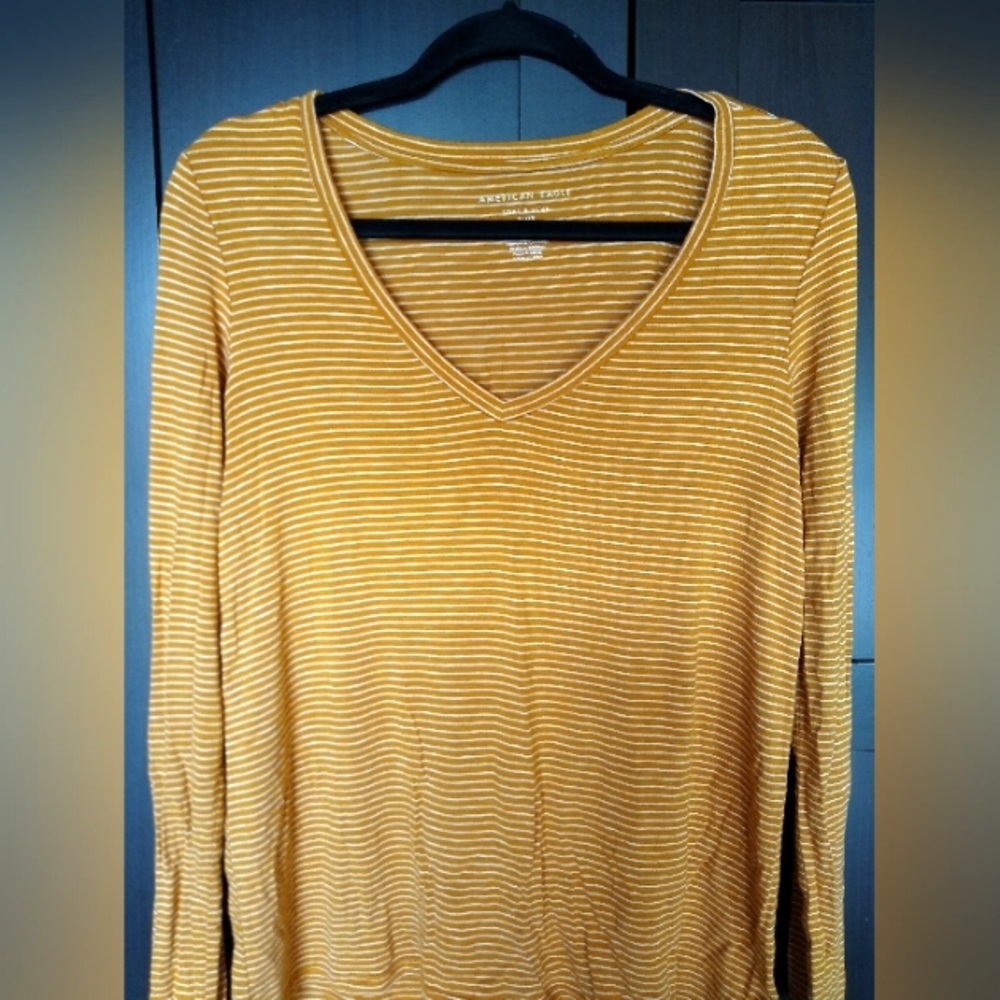 American Eagle Long Sleeve tee